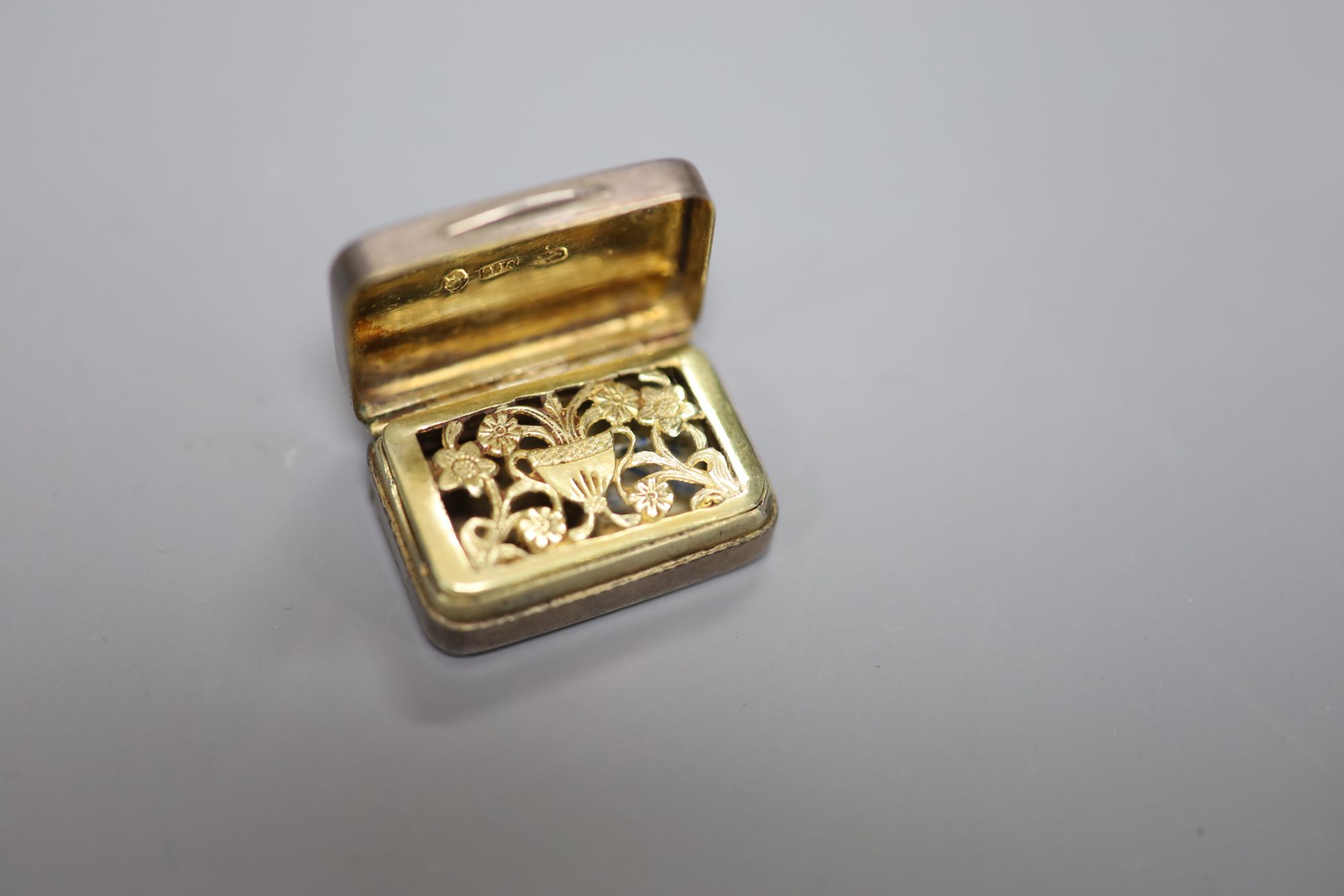 A George III silver rectangular vinaigrette, Matthew Linwood, Birmingham 1804, 29mm.